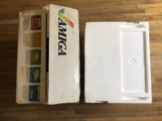 Box Authentic Commodore Amiga 1000 A1000 Keyboard & Computer 2