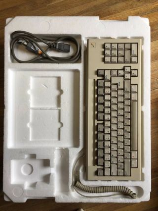 Box Authentic Commodore Amiga 1000 A1000 Keyboard & Computer 3
