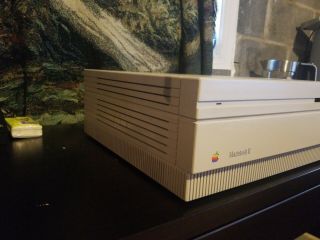 Apple Macintosh II - POWERS ON - Max ram and comes with zip drive 3
