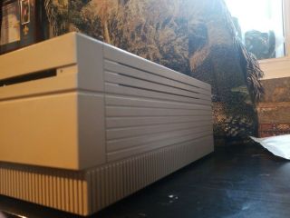 Apple Macintosh II - POWERS ON - Max ram and comes with zip drive 4