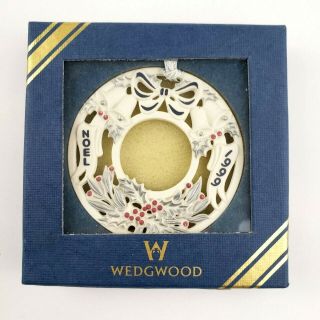 Vintage 1999 Wedgwood Annual Wreath Christmas Ornament Silver Blue & Berry