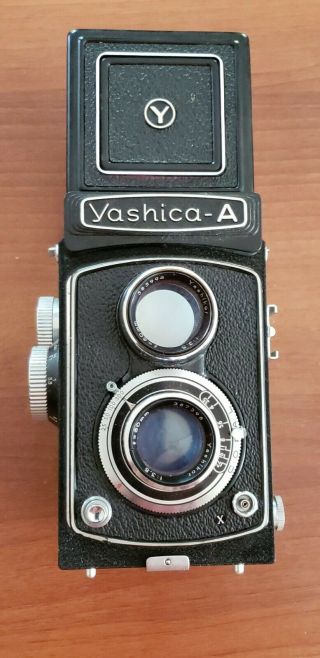 Yashica A Tlr Twin Lens Reflex W/80mm F3.  5,  In Very Good Shape -