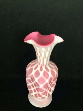 Vintage Fenton Burmese Vase Pink And Custard Diamond Optic Glass Ruffled Rim 8.  5