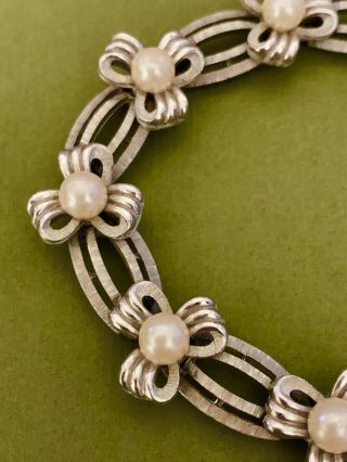 Silver Tone Vintage Trifari Bracelet With Bows And Imitation Pearls 3