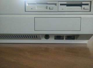 Commodore AMIGA 2000HD - - 11