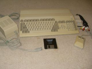 Amiga 500 Commodore Computer A500 With Power Supply Mouse A520