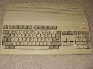 Amiga 500 Commodore computer A500 with Power Supply Mouse A520 5