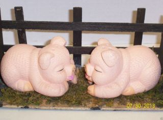 Vintage Ceramic Pigs Salt & Pepper Shakers In A Wooden Shelf - In
