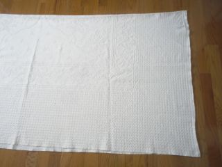 Vintage Bed Spread White Raised Relief Pattern 92 X 100 Real