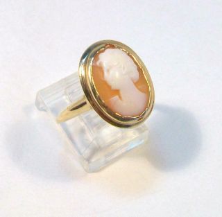 Estate 10k Yellow Gold Vintage Carved Shell Cameo Ring Size 8 - 1/4 - Well Loved