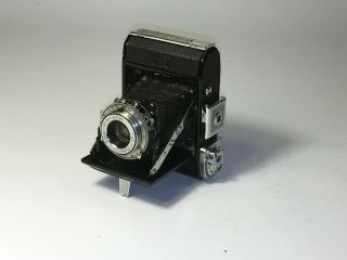 Zeiss Ikon Ikonta 521,  Novar 75mm f:4.  5,  120 film camera,  645 format 5