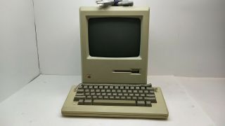 Apple Macintosh Se 1mb Ram Model M0001 W/ Keyboard Macintosh Carry Bag