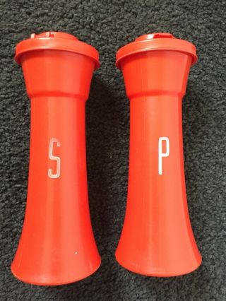 Retro Tupperware Salt Pepper Shakers - Hourglass Salt Pepper Set - Vintage Red