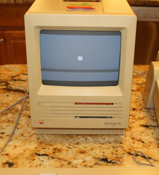 1988 Macintosh Apple Monitor,  Keyboard,  Mouse,  Printer and Manuals 2