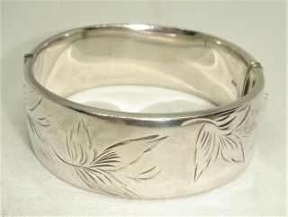 A Wonderful Boxed Vintage Solid Silver Hinged Bangle By Rigby & Wilson 1973 - 74
