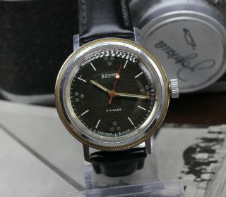 Vintage Dress Watch Vostok USSR Mens Wristwatch Soviet Wostok Retro VT01 2