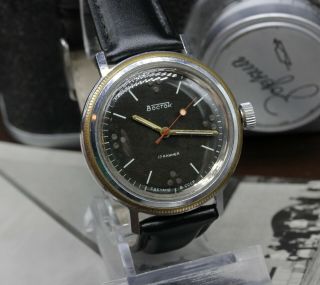 Vintage Dress Watch Vostok USSR Mens Wristwatch Soviet Wostok Retro VT01 4