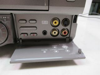 JVC SR - VS30U Combo MiniDV & VHS Video Cassette Recorder Player VCR Silver Deck 7