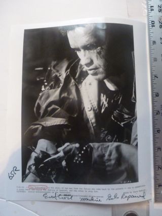 Vintage Glossy Press Photo Arnold Schwarzenegger " Terminator " 1984