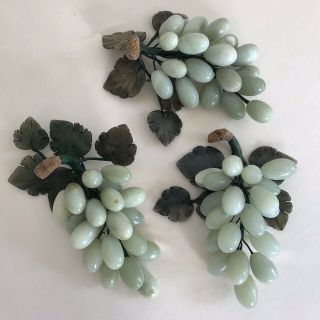 Vintage Chinese Jade Celadon Green Grape Clusters With Stone Leaves