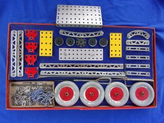 Vintage 1951 A.  C.  Gilbert Co.  Erector Set 2&1/2 With Booklett and Insert 4