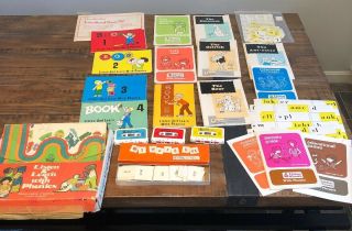 Vintage Listen & Learn With Phonics Career Publishing Inc Usa Booklets Game