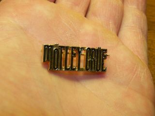 Official Vintage 1985 Motley Crue Theatre Of Pain Logo Metal Pin Badge Button