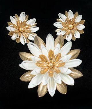 Vintage Sarah Coventry Water Lily Enameled Brooch Earrings Demi Set