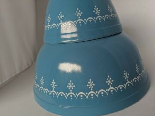 Set of 2 Vintage Pyrex Snowflake Garland Mixing Bowls Blue White 401 403 4