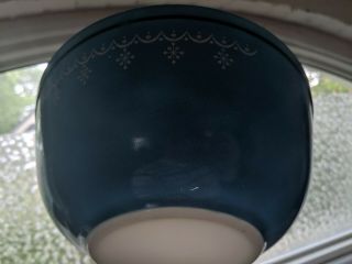 Set of 2 Vintage Pyrex Snowflake Garland Mixing Bowls Blue White 401 403 7