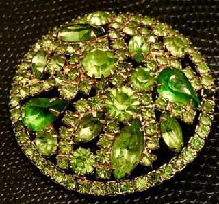 Weiss Lg.  Vtg.  Domed Brooch Round Dimensional Sgnd Green Austrian Crystals 1960s