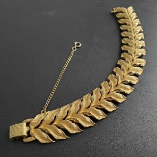 Signed Coro (pegasus) Vintage Intricate Gold Tone Leaf Flower Bracelet S66