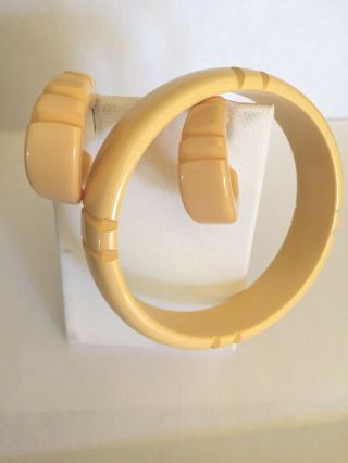 Vintage Bakelite Yellow Carved Bangle Bracelet Earrings Set 14ktgf Posts