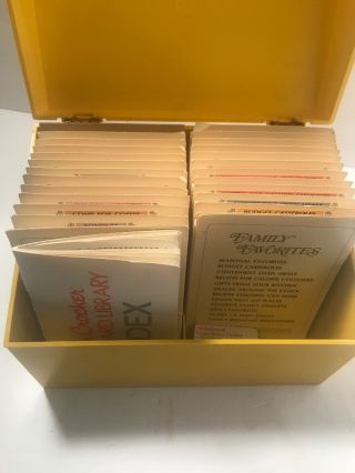 Vintage THE BETTY CROCKER RECIPE Picture Card Library Yellow Case 1971 4