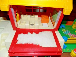 Vintage Fisher Price Little People School House 2550 With Playground 5