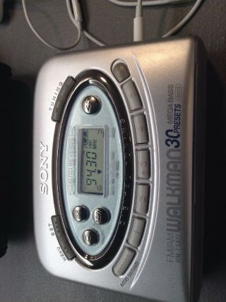 Vintage Sony Walkman Cassette Player WM - FX477 Portable FM/AM Radio 30 Presets 2