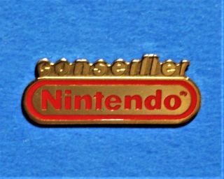 Nintendo - Conseiller Nintendo - Vintage Video Game Lapel Pin - Pinback