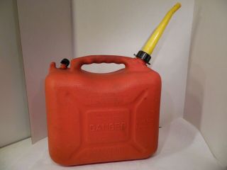 Vintage Wedco 6 Gallon Heavy Duty Vented Plastic Gas Can Model W - 500 - 2 5