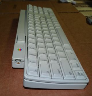 Apple IIGS keyboard and cable, 4