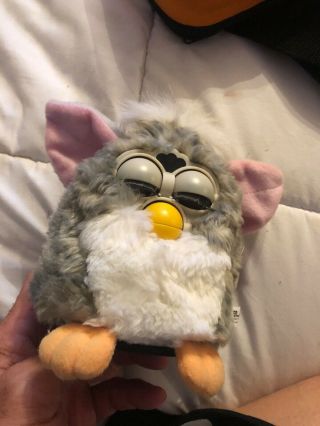 Vintage 1998 FURBY Tiger Electronics Model 70 - 800 Gray & White with Tag 2
