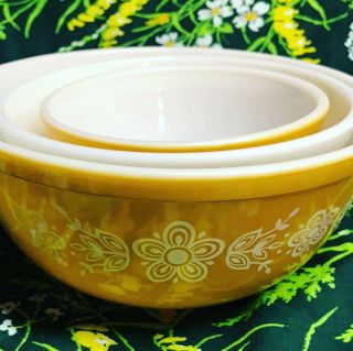 Vintage Pyrex Butterfly Gold Mixing Nesting Bowls Set Of 3