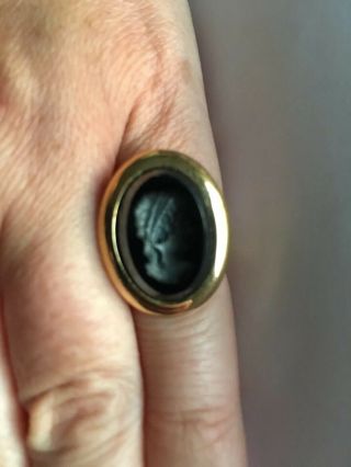 Vintage Signed Sarah Coventry Cov Carved Glass Cameo Gold Tone Ring Jewellery