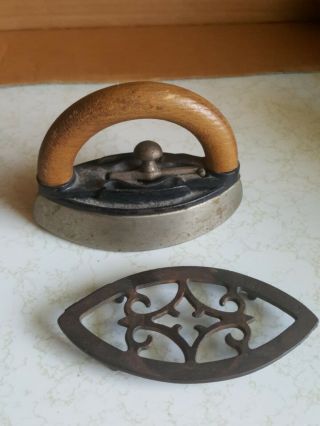 Vintage Small Flat Iron W Cast Iron Trivet Removable Handle Sad Iron 2