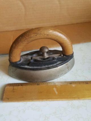 Vintage Small Flat Iron W Cast Iron Trivet Removable Handle Sad Iron 4