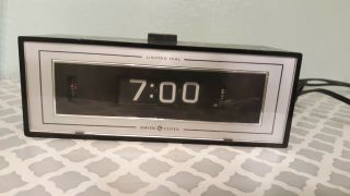 Vtg Mid - Century Modern General Electric Black Rolling Flip Clock Alarm Light