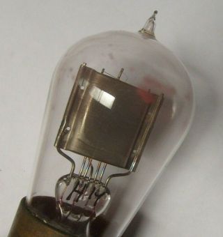 Vintage Radiotron UV - 200 UV 200 Tube tipped globe w/ light pink glass 3