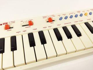 Vintage Casio Pt - 10 Mini Electronic Keyboard Piano Portable 80 