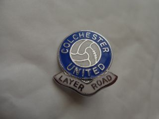 Classic Vintage Colchester United Emblem Layer Road Gomm Ball Football Pin Badge