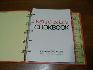 Vintage Betty Crocker ' s Cookbook 5 Ring Binder Red Pie Cover 1969 1st Printing 4