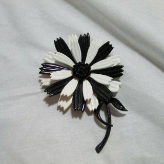 Very Cool Large Vintage Black & White Enamel Daisy Flower Pin Brooch